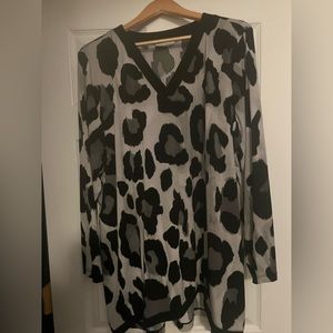 Susan Garver-2XLGray and Black Leopard print